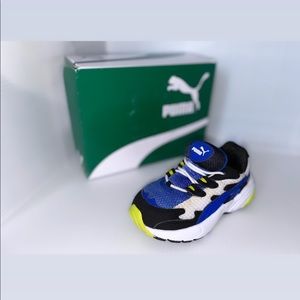 Puma sneakers sz 6C